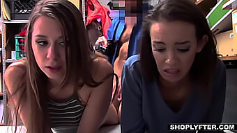 Adolescenta (18+) Zoey Laine Face O Muie Unui Penis Mare