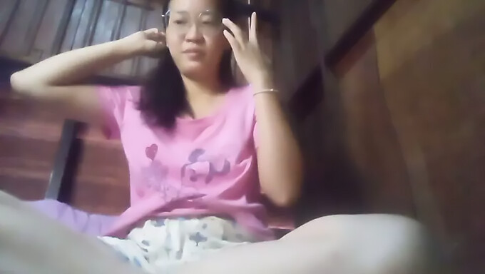 Gadis Asia Remaja Masturbasi Dalam Video Buatan Sendiri