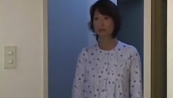 Japanische Milf Mit Großen Titten Wird In Einem Heißen Video Frech