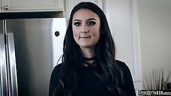 Eliza Ibarra Thống Trị Và Được Liếm Lồn Trong Một Video Nóng Bỏng