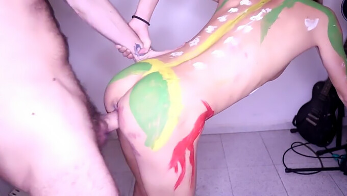 Casal Explora Lado Kinky Em Vídeo De Pintura Nua