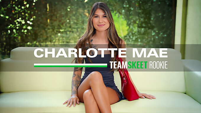 การเผชิญหน้าครั้งแรกของ Charlotte Mae ที่มีใบหน้ายุ่งเหยิง