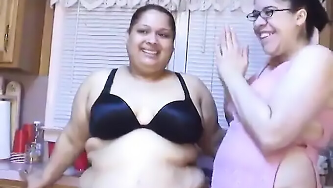 Amateur Latina Bbws Apply Creams To Their Bodies In The Kitchen